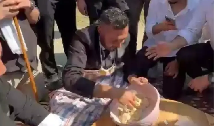Düğün Konvoyunda Hamur Eğlencesi